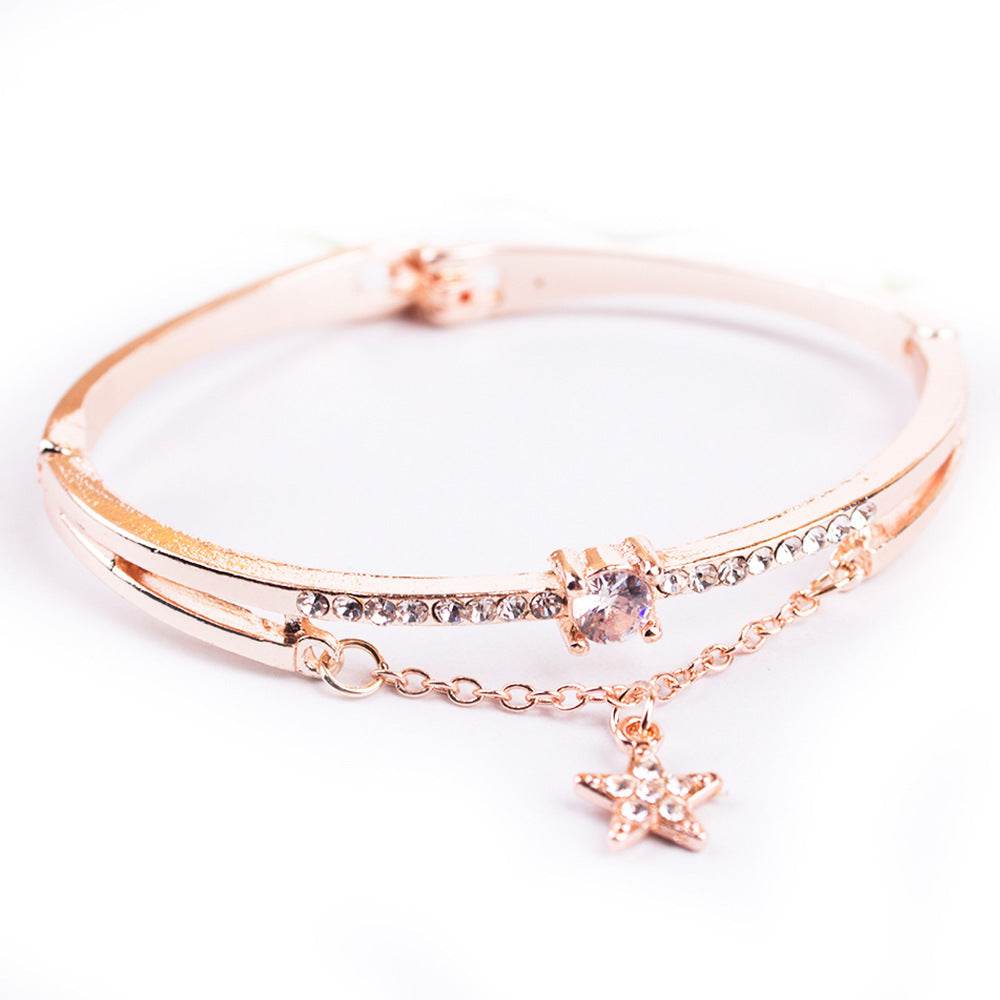 Ladies Petal Patterned Quartz Watch Bracelet Set - terrifictrend