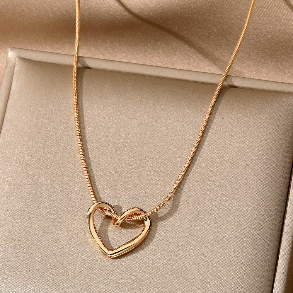 Niche Hollow Heart Necklace For Women - terrifictrend