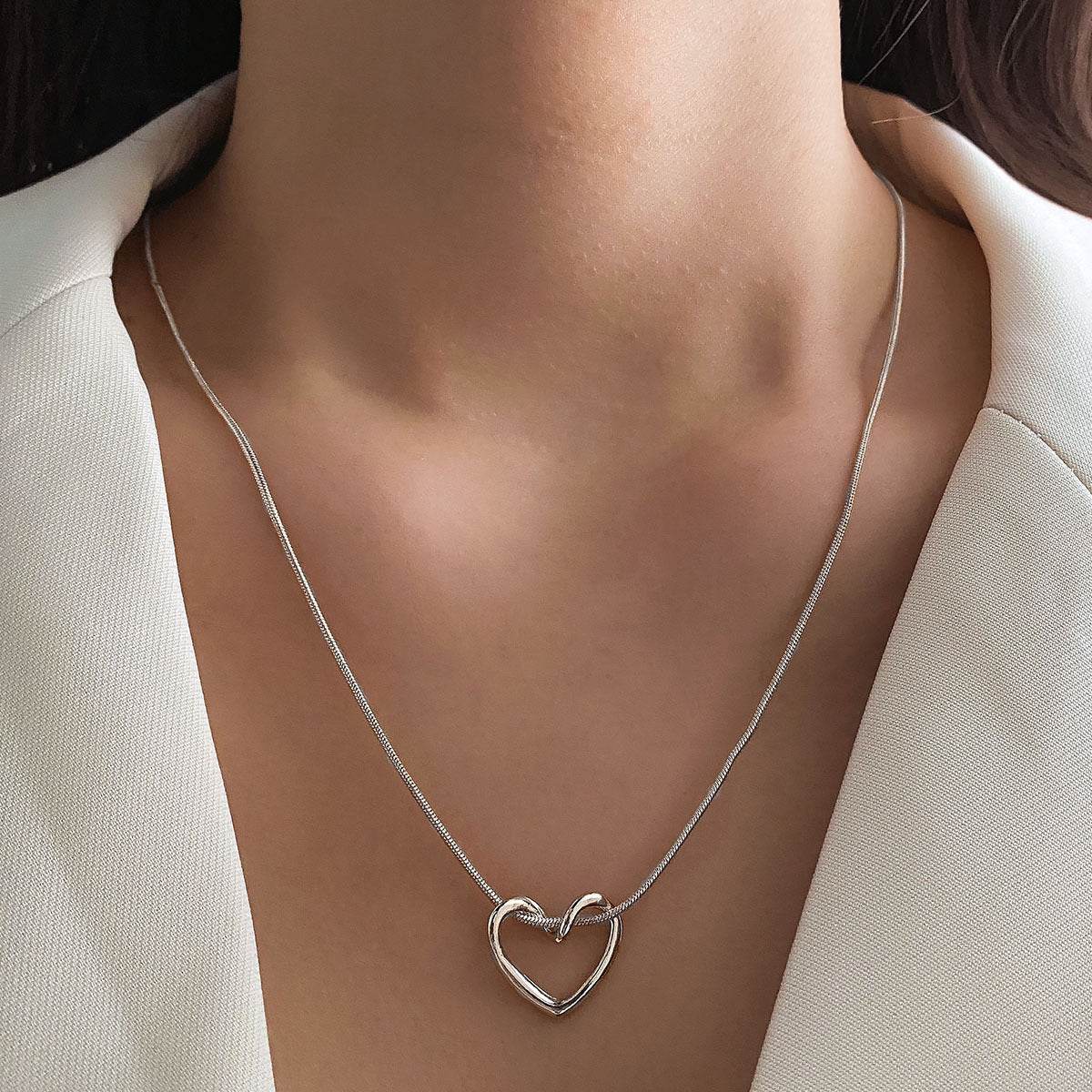 Niche Hollow Heart Necklace For Women - terrifictrend
