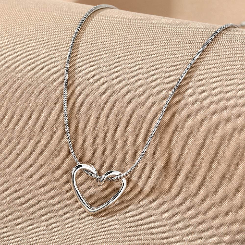 Niche Hollow Heart Necklace For Women - terrifictrend