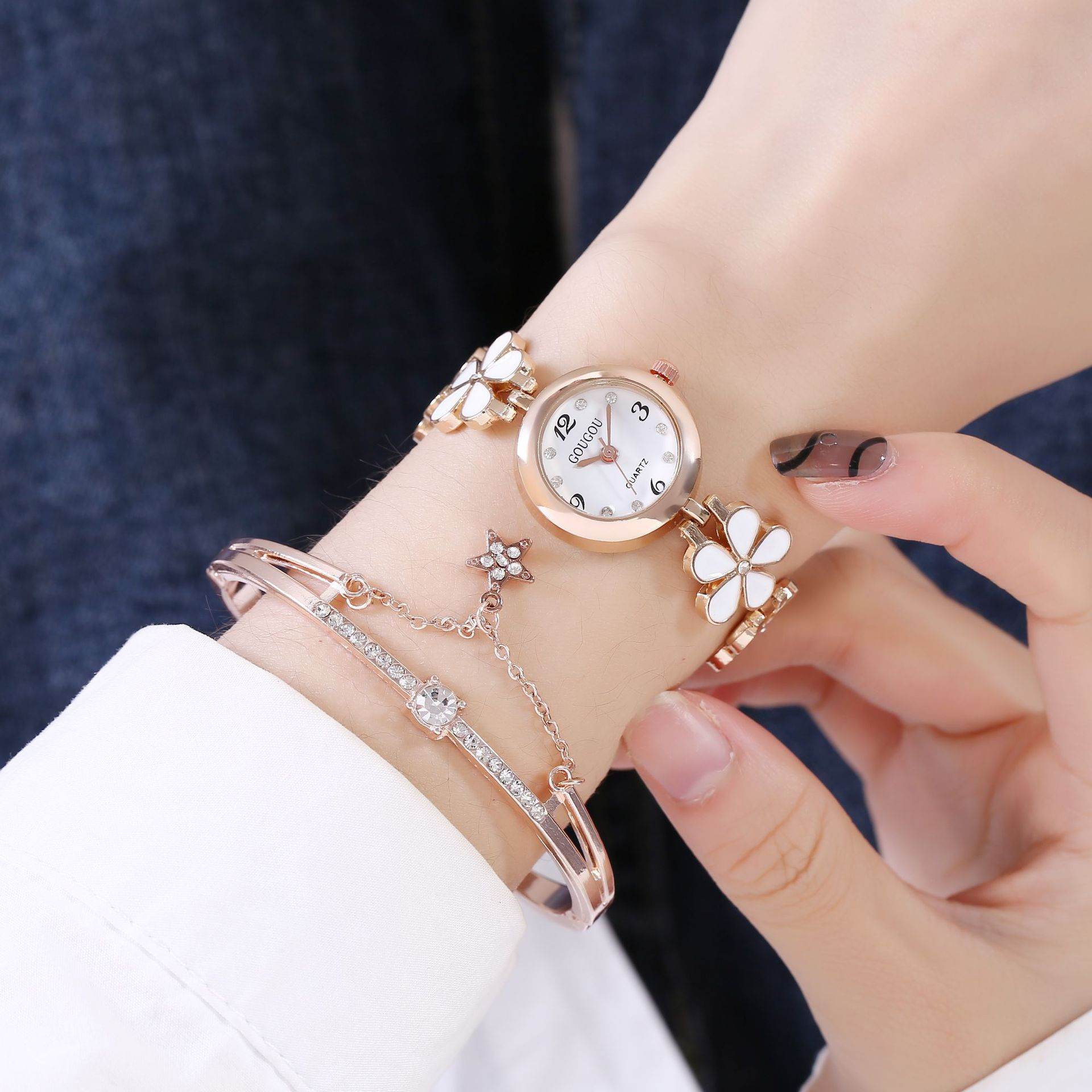 Ladies Petal Patterned Quartz Watch Bracelet Set - terrifictrend