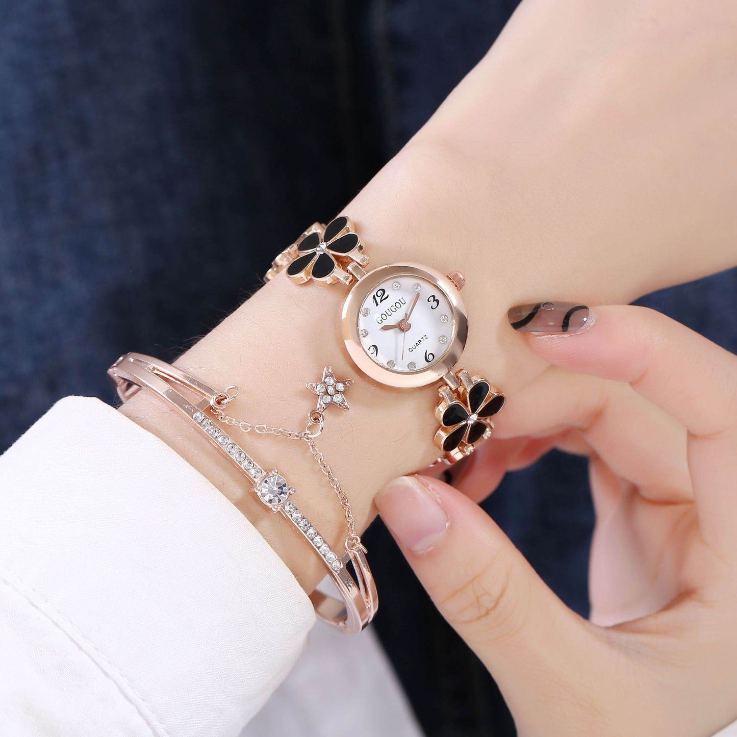 Ladies Petal Patterned Quartz Watch Bracelet Set - terrifictrend