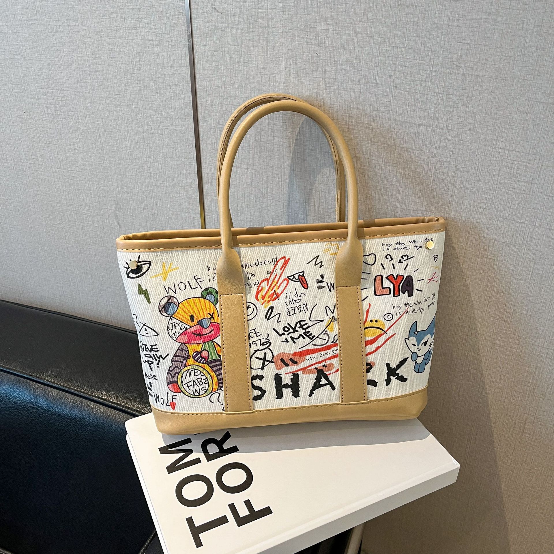 Womens Stylish Personalized Graffiti Crossbody Bag Cj